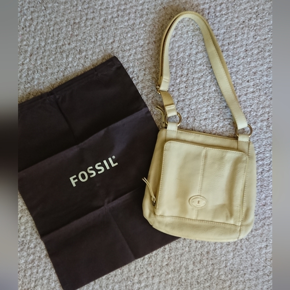 Fossil Vintage light yellow Color Pebbled Soft Leather Shoulder / crossbody Bag